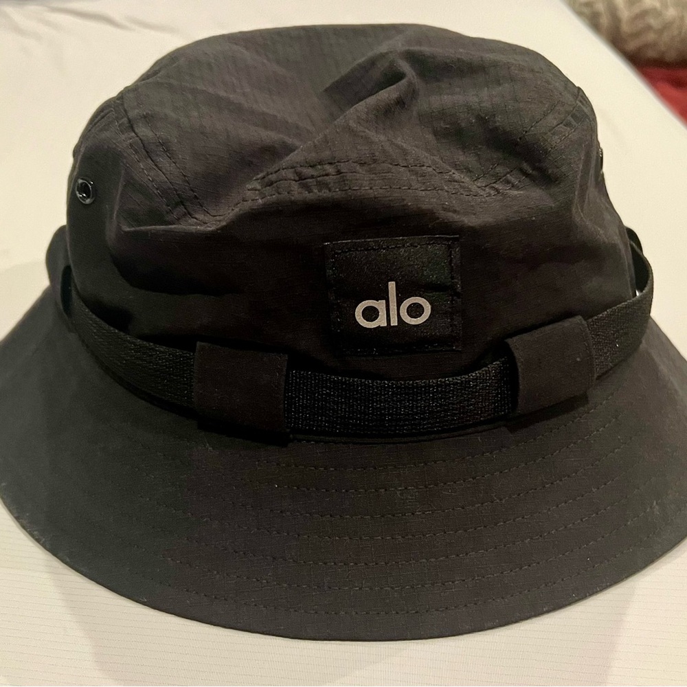 ALO Yoga Undeniable Bucket Hat Unisex